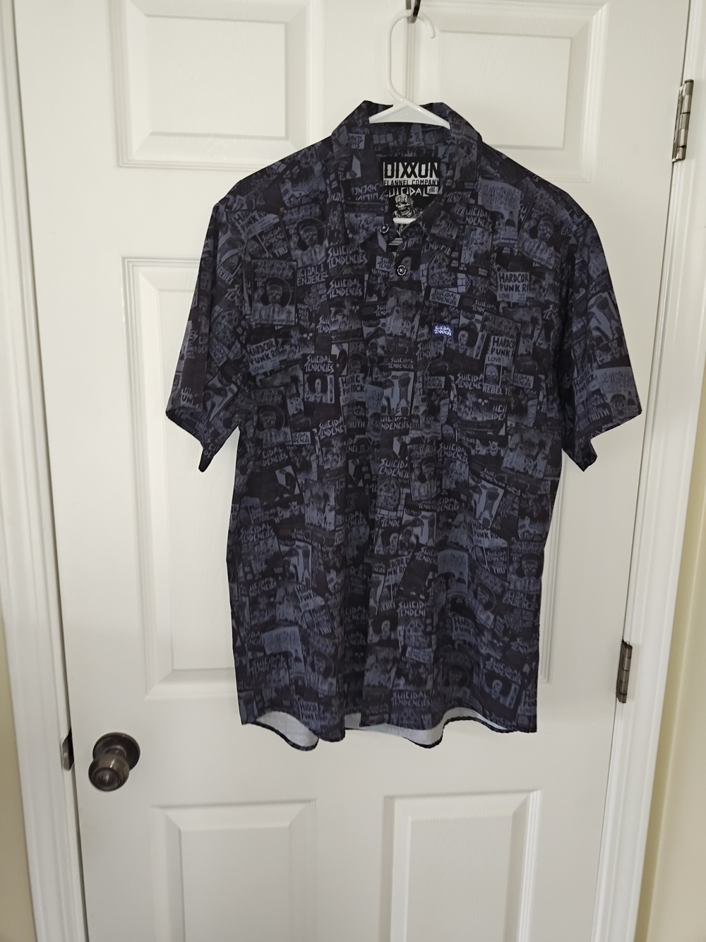 Dixxon x Suicidal Tendencies Party Shirt in men’s size Medium. Excellent conditi